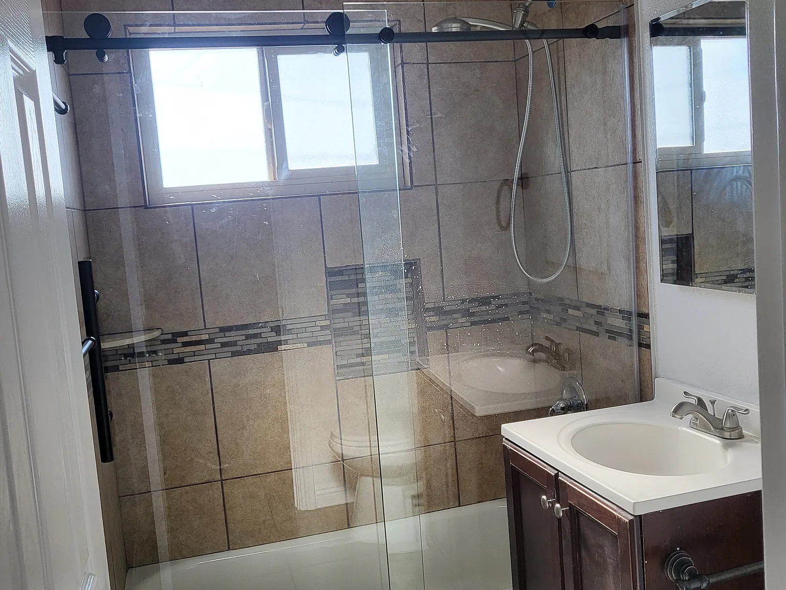 2 bed, 650 sqft, $2,300 — Photo 3