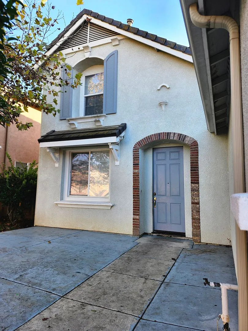 2036 La Rabyn Way photo 1