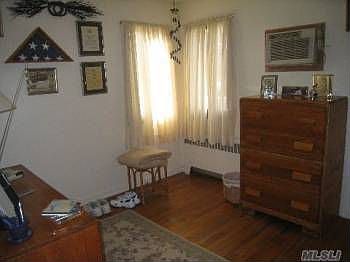 4th image of 321 Albany Ave