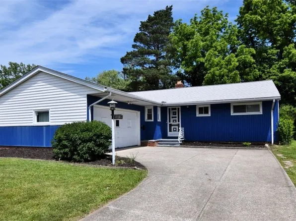 20685 Alameda Pkwy, Highland Hills, OH 44128