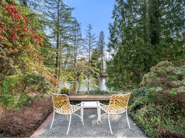 895 Elveden Row, West Vancouver, BC V7S 1Y7