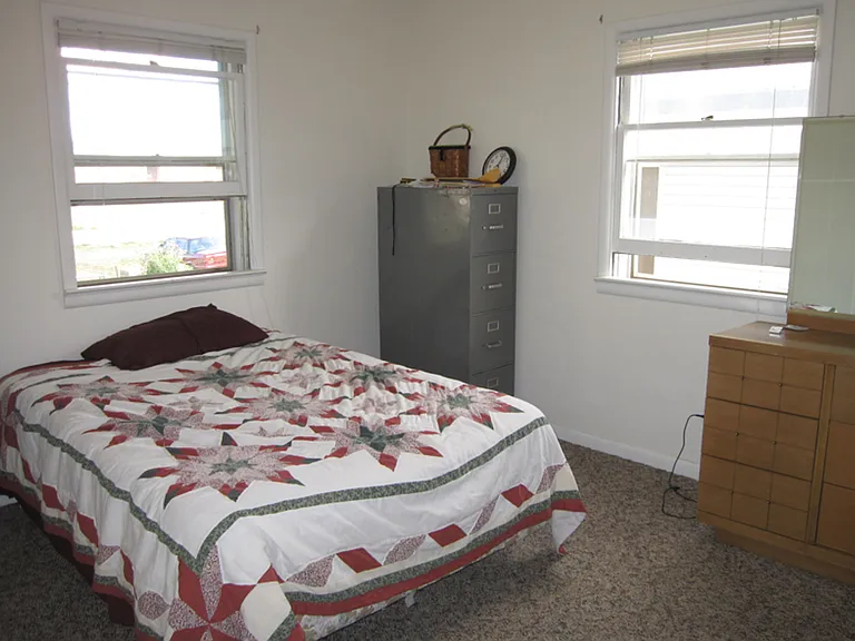 408 S Ash St — Photo 4