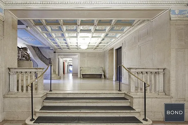 Sold by Bond New York | media 7