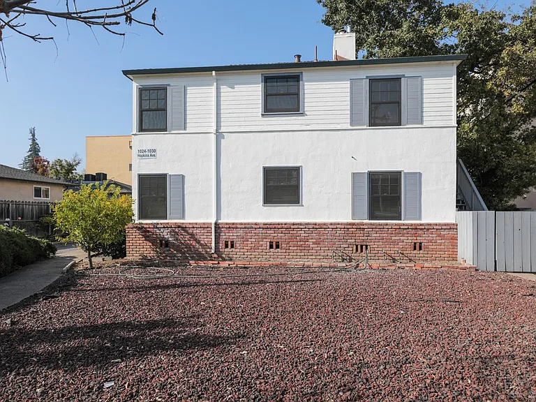 1030 Hopkins Ave — Photo 15