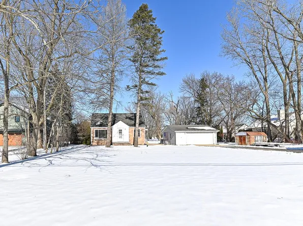 S77W15886 Woods ROAD, Muskego, WI 53150