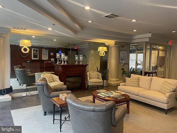 4th image of 1704 N Park Dr APT 301