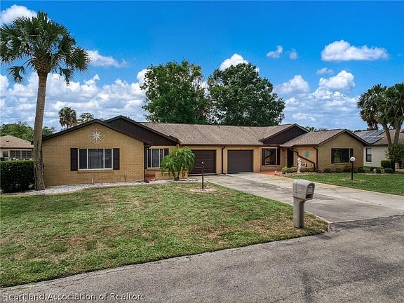 3rd image of 160 Parkview Cir