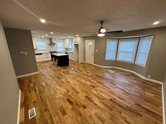 4th image of 223 Mason St