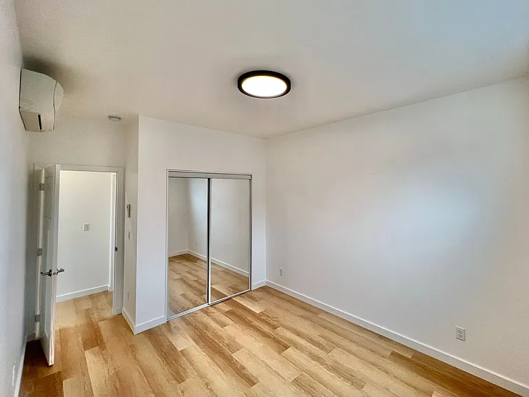 2223 Redwood Ave — Photo 19