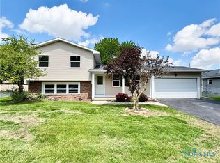 3247 Dogwood Dr, Oregon, OH 43616