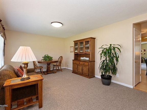2nd image of 2819 Marilyn Dr