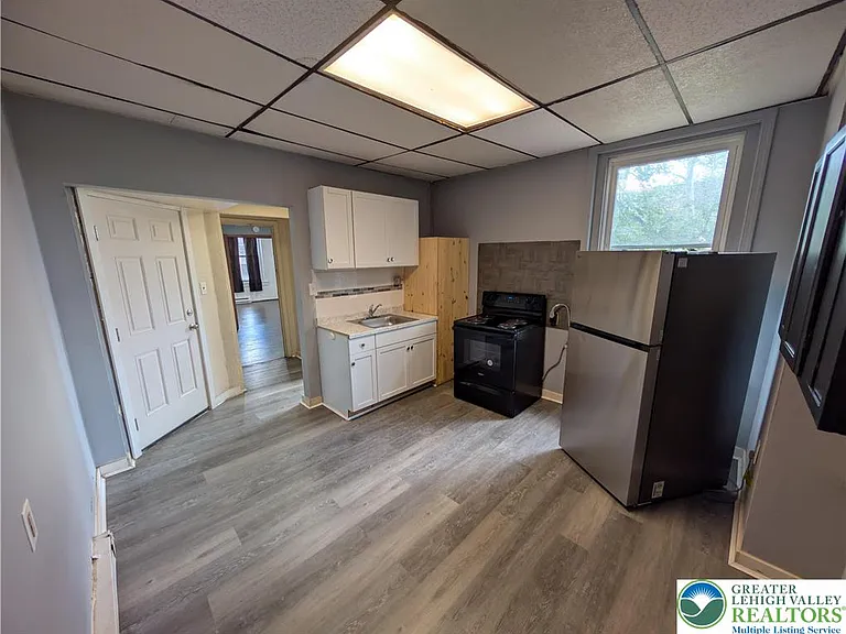729 E 4th St #2 — Photo 2