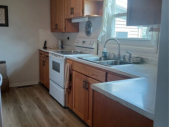 4th image of 1022 Tullis Rd