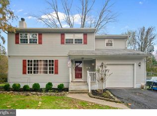 202 Parkway Cir, Fairless Hills, PA 19030