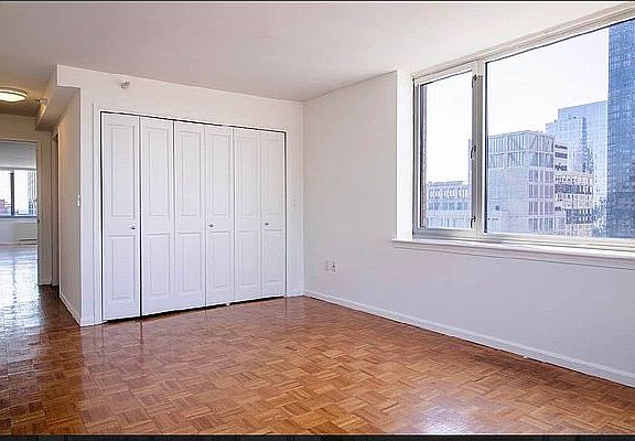 3rd image of 325 W 43rd St #2D