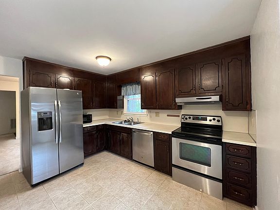 3rd image of 4730 Stafford Cir
