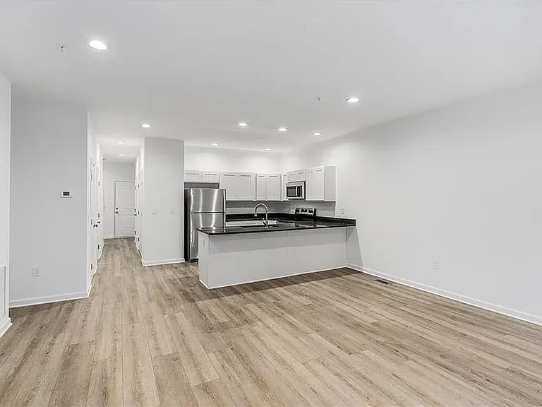 455 S Jordan St — Photo 4