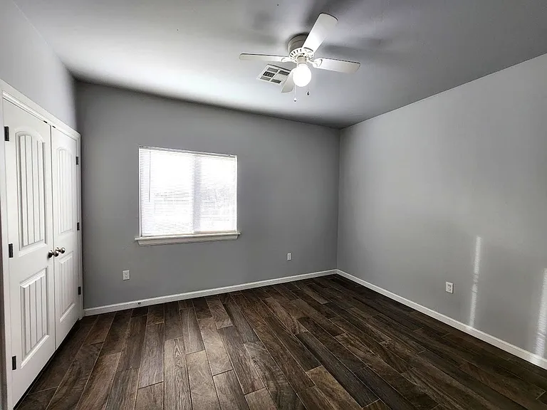 Campbell St Duplex — Photo 19