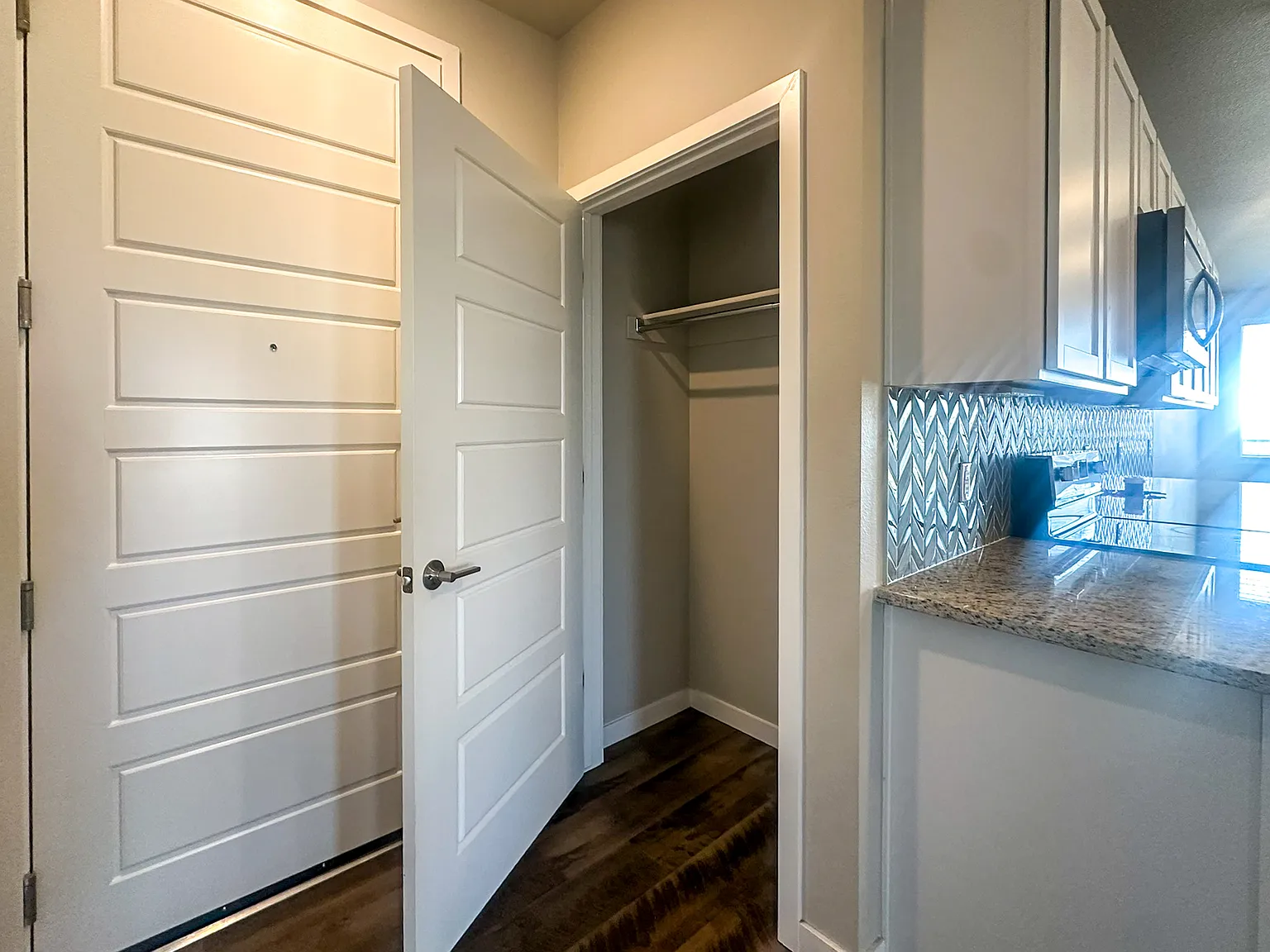 3 bed, 1217 sqft, $2,395 — Photo 3