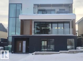 8915 Strathearn Dr NW, Edmonton, AB