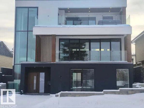 8915 Strathearn Dr NW, Edmonton, AB T6C 4C8