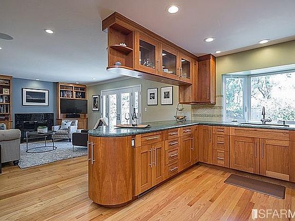 5th image of 3121 Rivera Dr