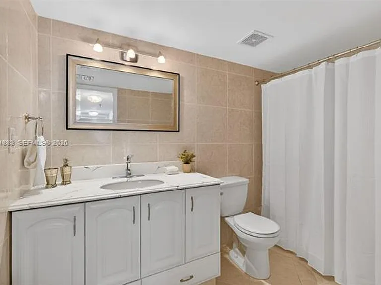 2401 Collins Ave #1406 — Photo 22