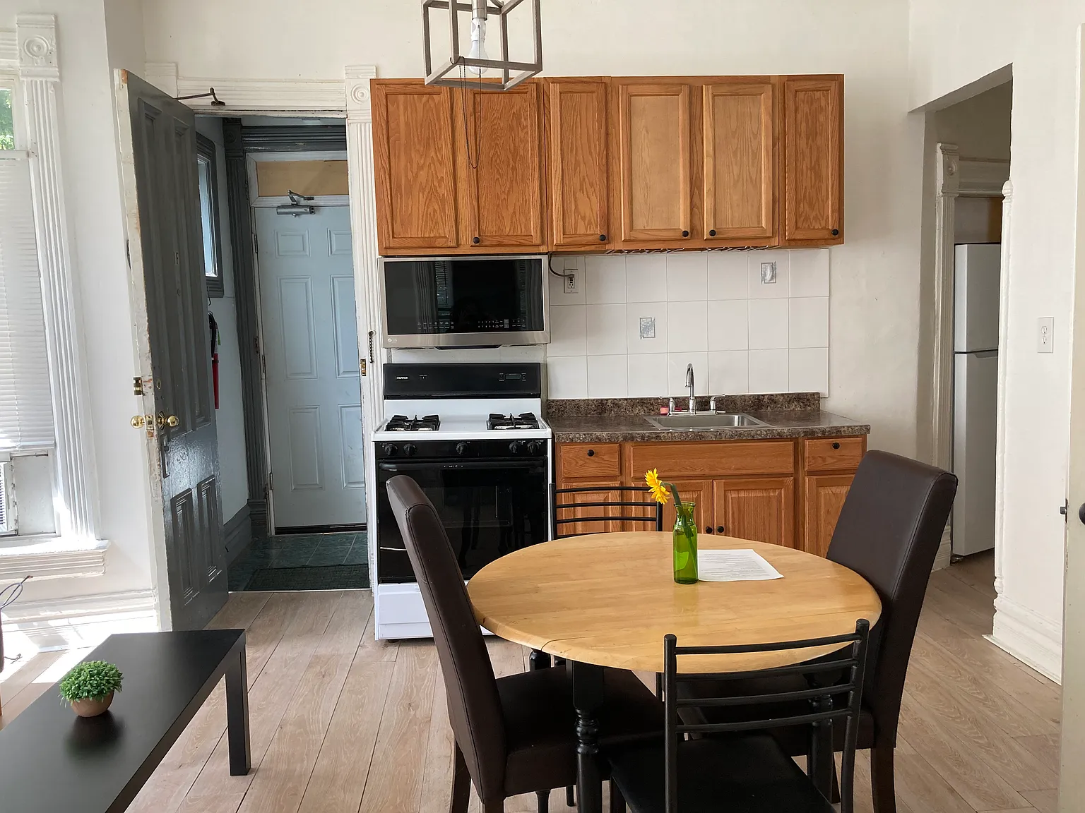 3 bed, $895 — Photo 4