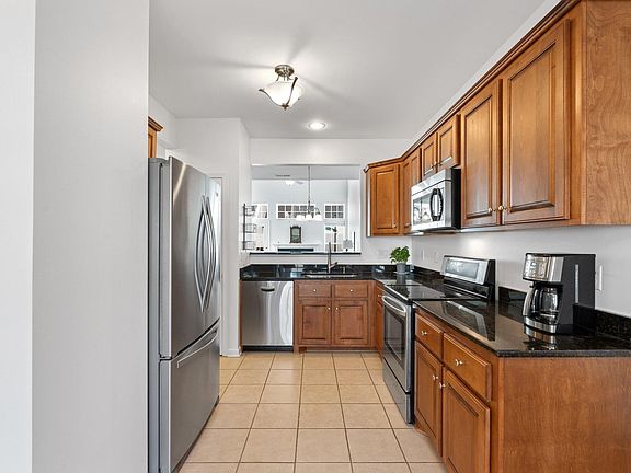 5th image of 318 Majesty Ct