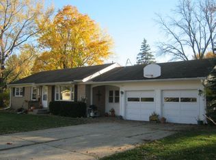 14325 Meadowbrook Ln, Brookfield, WI 53005