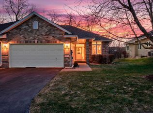 5071 E Oak Point Dr, Prior Lake, MN 55372
