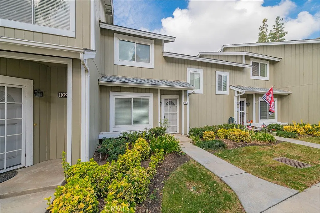 2 bed, 2.5 bath, 1112 sqft, $3,350 — Photo 3