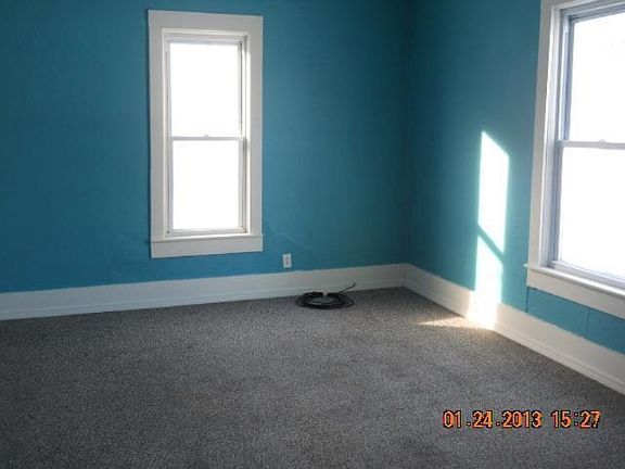 2nd image of 123 W Broadway Ave