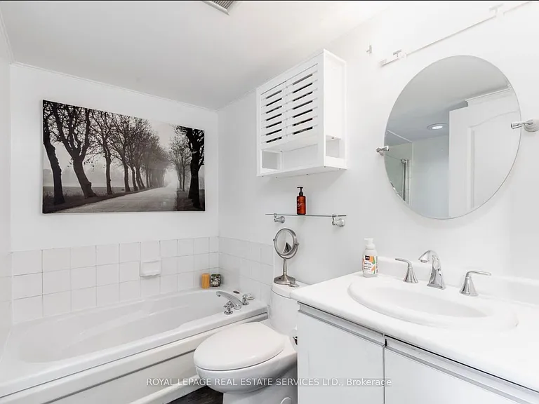 801 King St W #826 — Photo 10