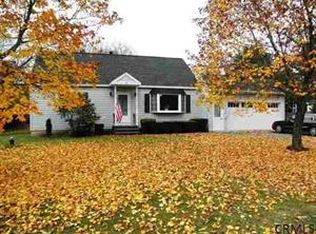 35 Evelyn Dr, Nassau, NY 12123