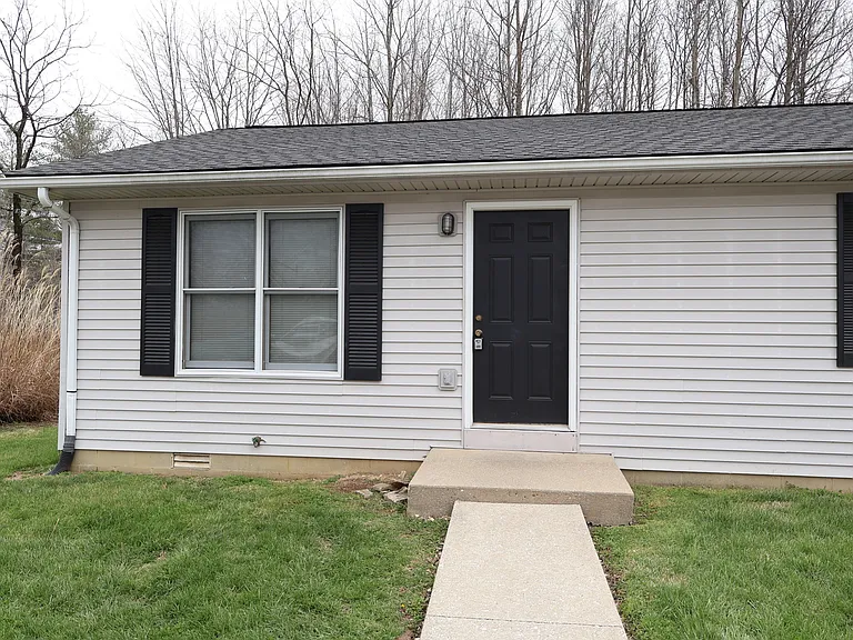 8 Westside Ct — Photo 1