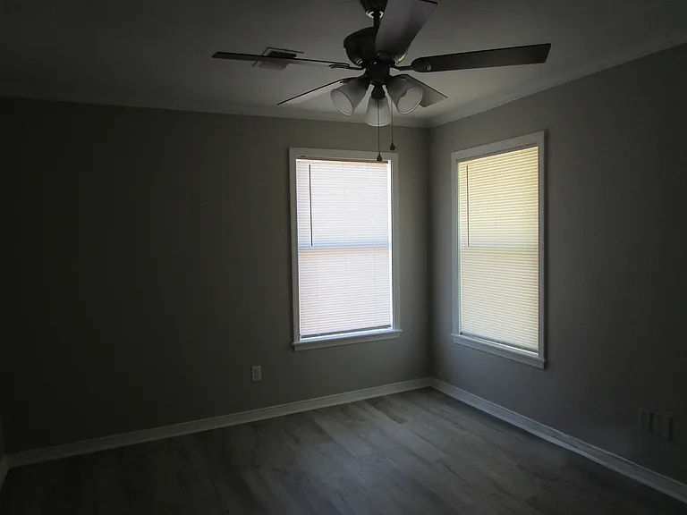 104 Pecan St — Photo 3