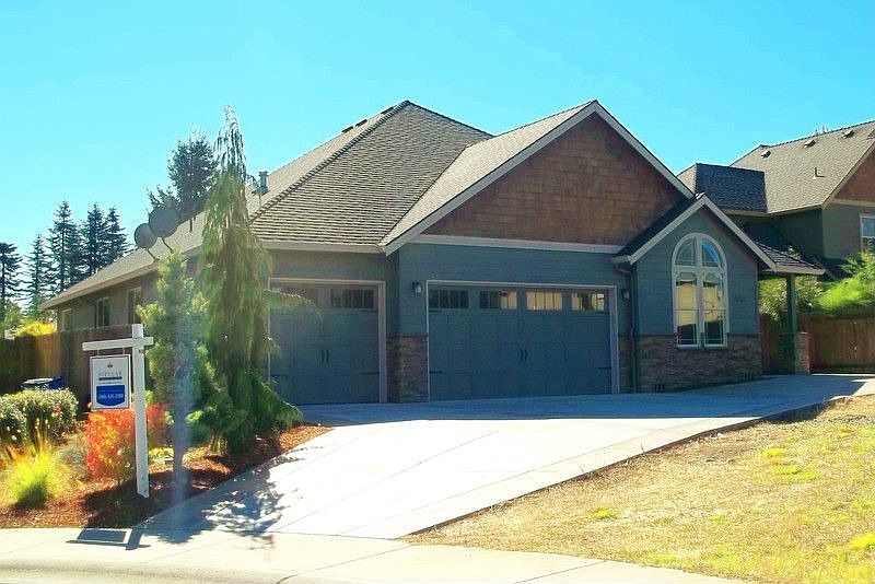 1st image of 18305 NE 25th Cir