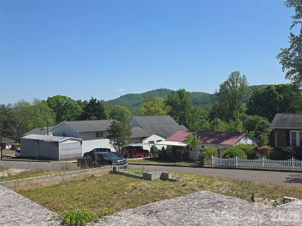 68 Nancy Tolley St, Marion, NC 28752