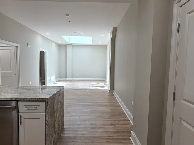 1420-22 Chestnut St #204 — Photo 2