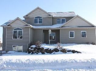 305 Ridgeview Ln, Columbus, WI 53925