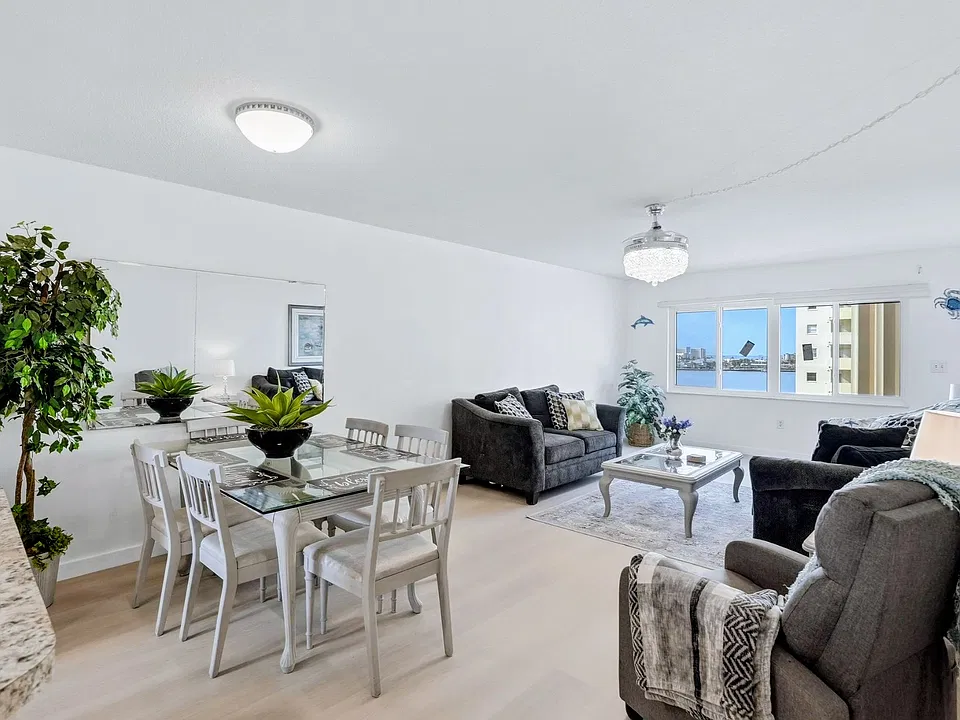 4550 Cove Cir #808