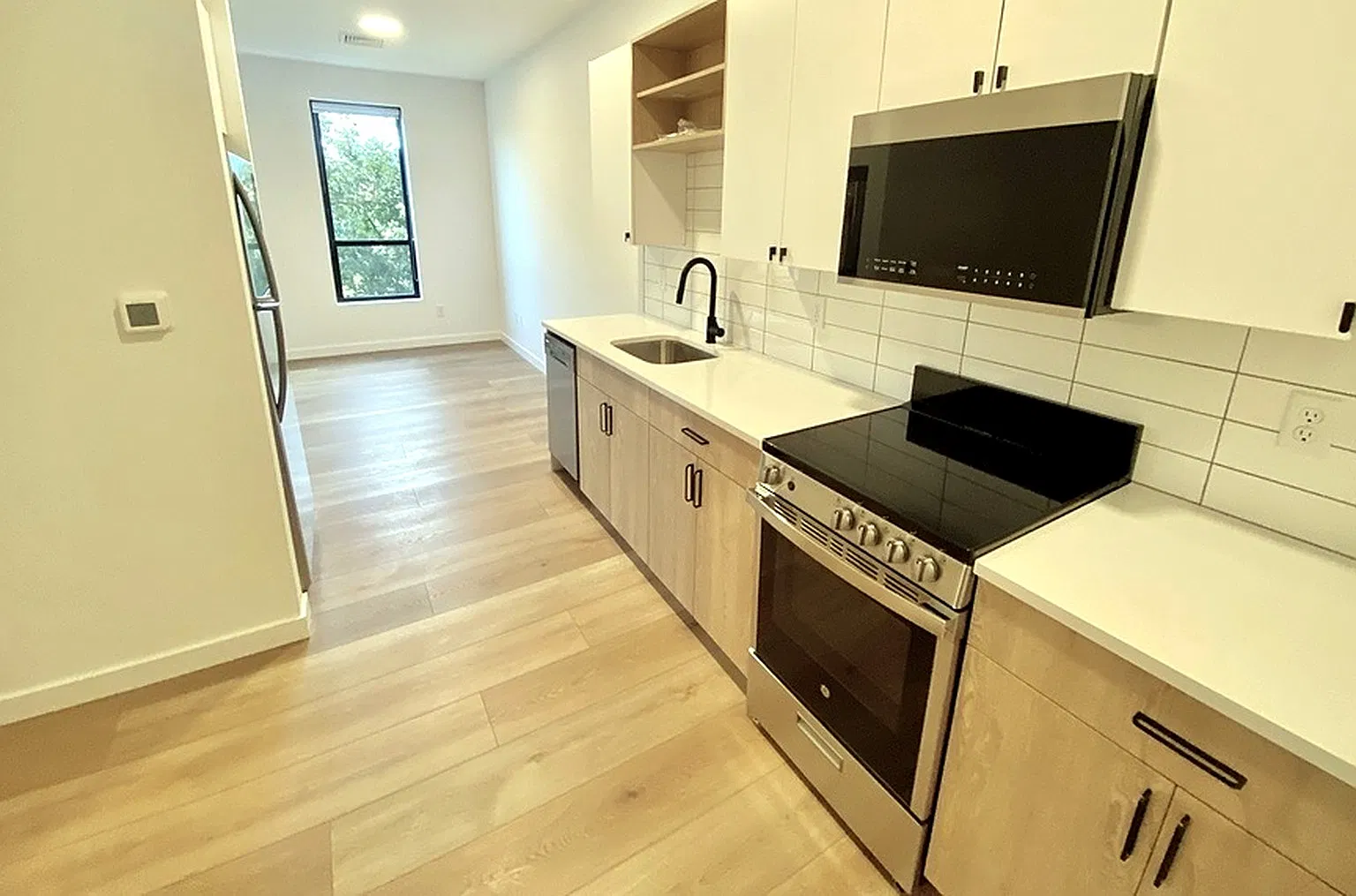 Studio, 450 sqft, $1,795 — Photo 3