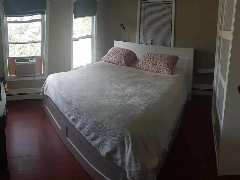 419 Pleasant St — Photo 3
