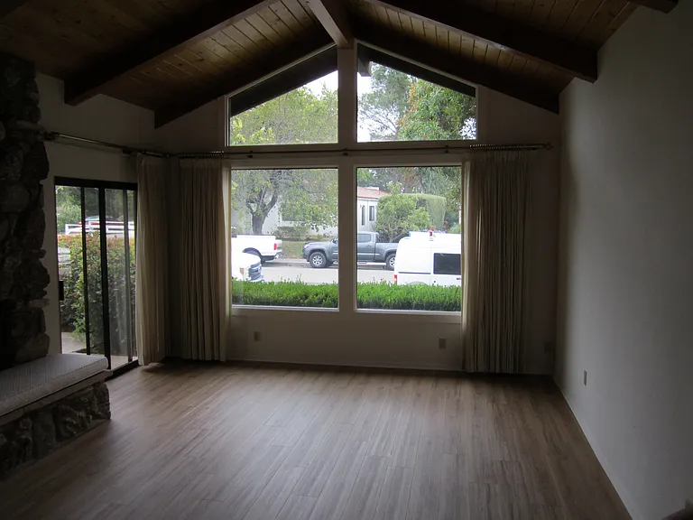 3725 Lincolnwood Dr — Photo 11