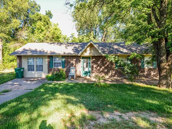 504 SE 3rd St, Perkins, OK 74059
