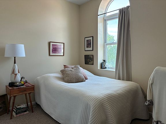 4th image of 104 E Walworth Ave #201