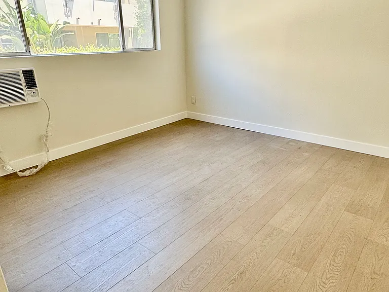 12015 Kling St #111 — Photo 18