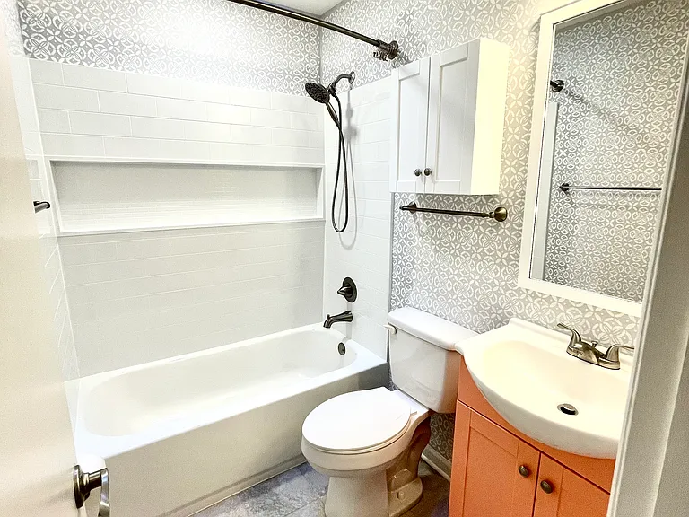 Hall/Guest Bathroom with Tub/Shower
