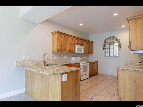 3rd image of 3123 E Somerset Village Way